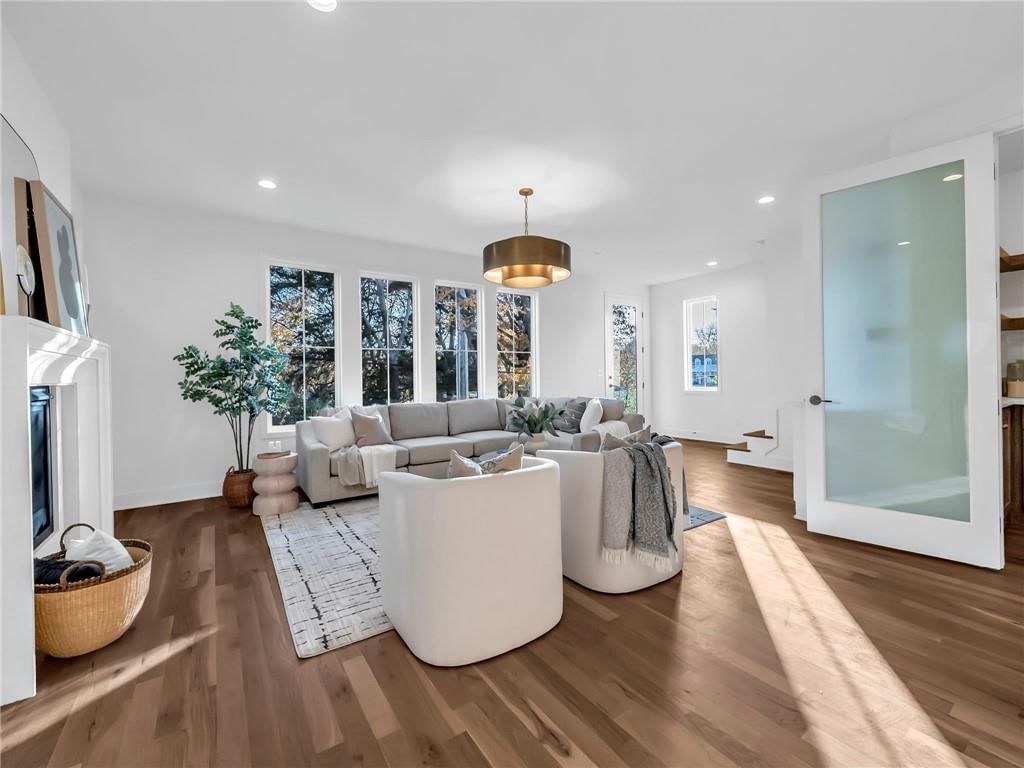 2207 W 47th Terrace — photo 9