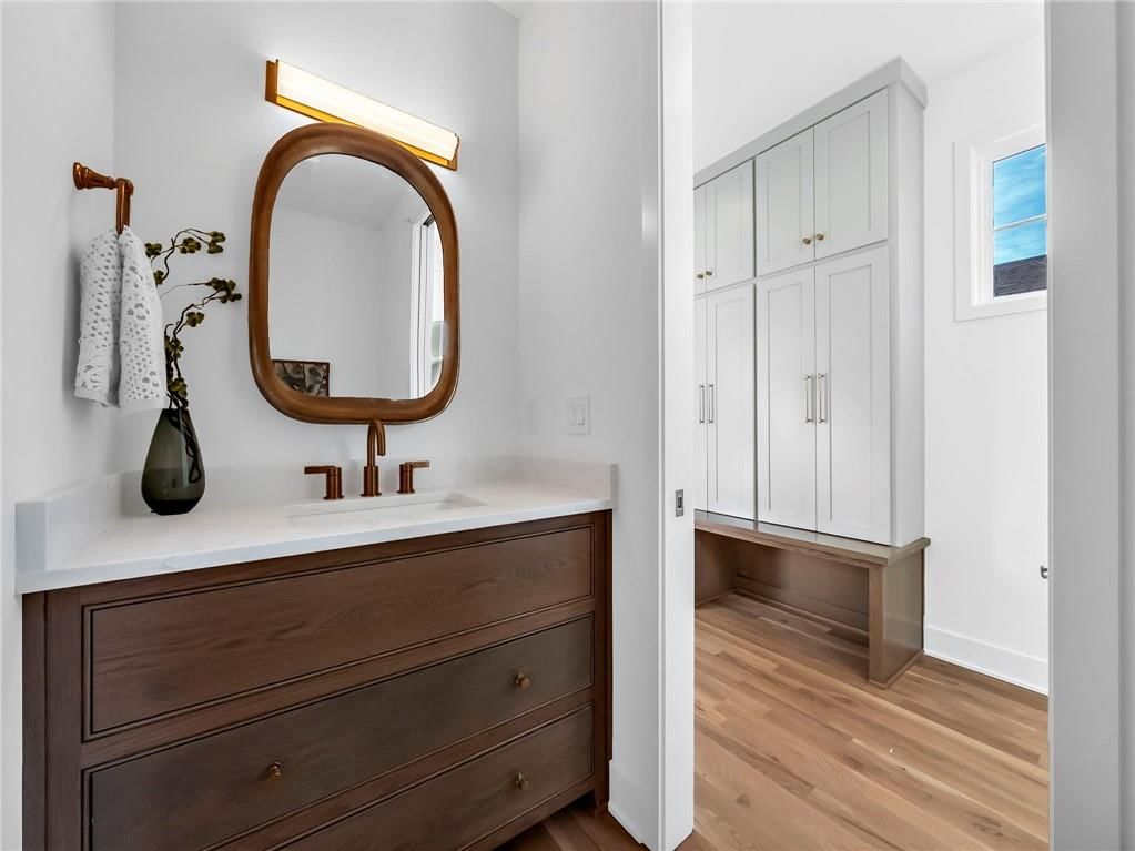 2207 W 47th Terrace — photo 10