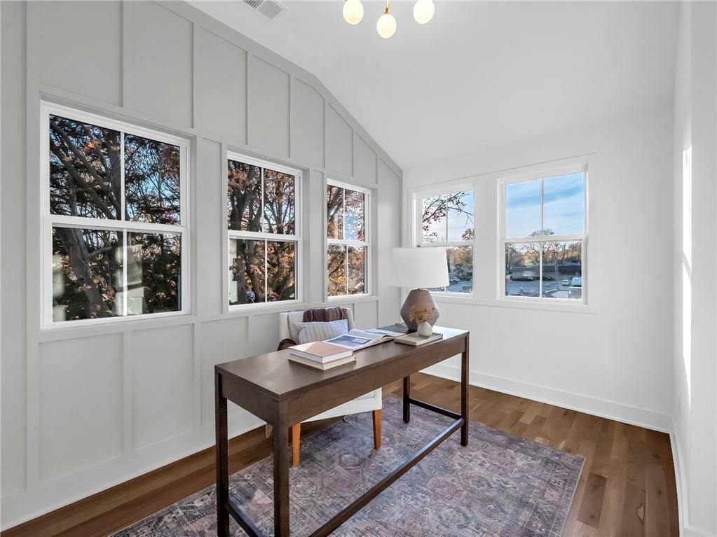 2207 W 47th Terrace — photo 11