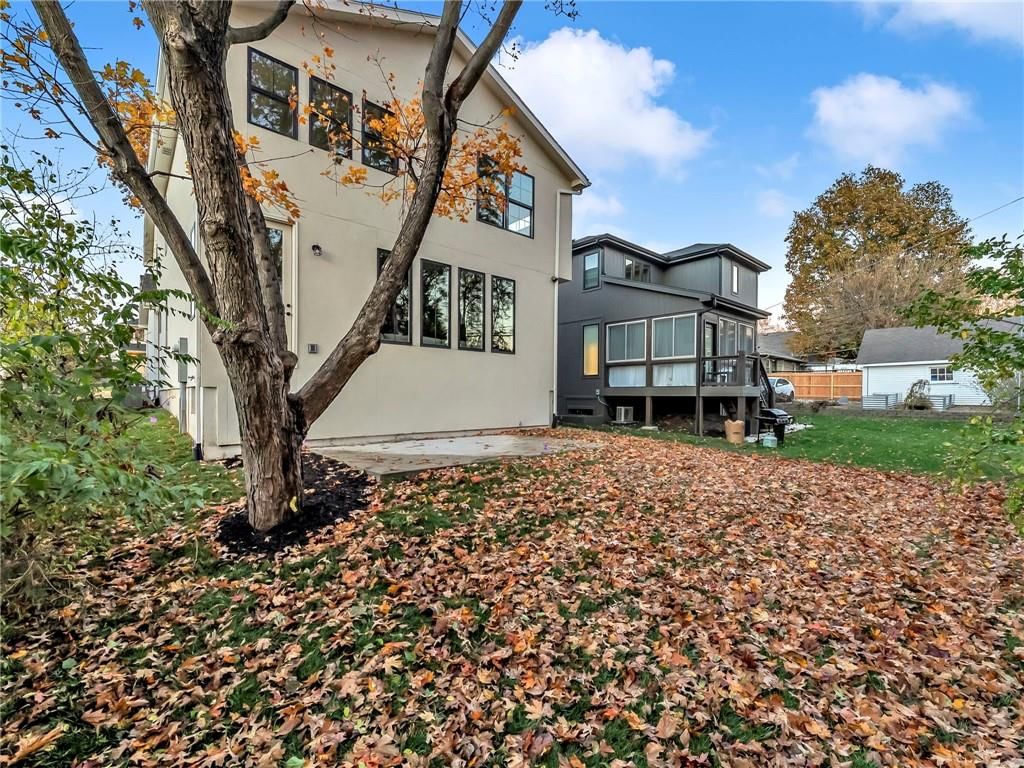 2207 W 47th Terrace — photo 24