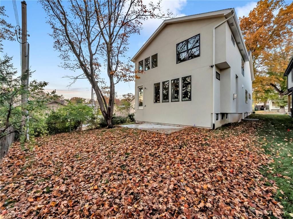 2207 W 47th Terrace — photo 25