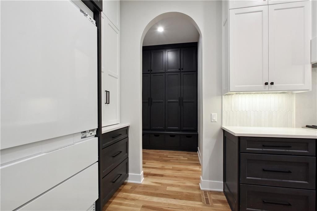 Photo 11 of 45 - 7051 Linden Street