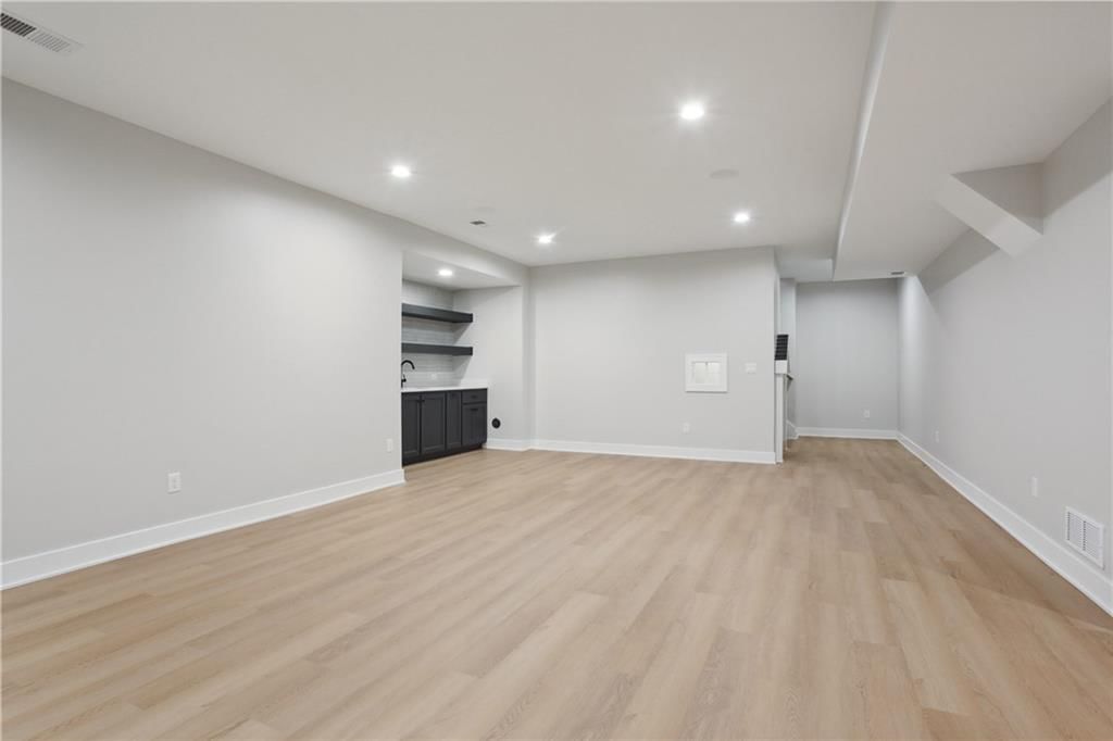Photo 33 of 45 - 7051 Linden Street