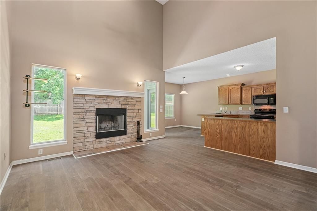 Photo 7 of 41 - 20496 W 220th Terrace