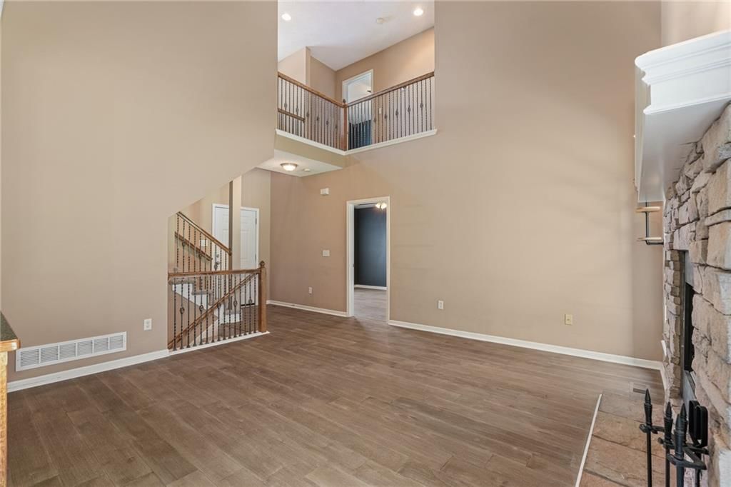 Photo 8 of 41 - 20496 W 220th Terrace