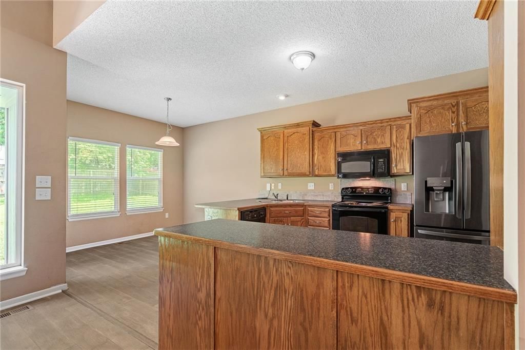 Photo 10 of 41 - 20496 W 220th Terrace