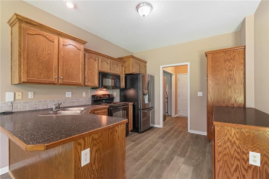 Photo 13 of 41 - 20496 W 220th Terrace