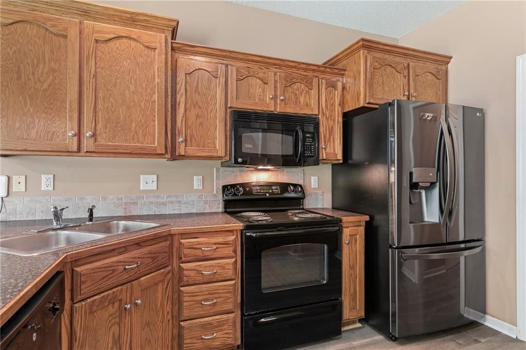 Photo 15 of 41 - 20496 W 220th Terrace