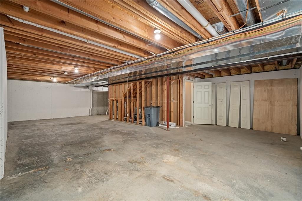 Photo 31 of 41 - 20496 W 220th Terrace