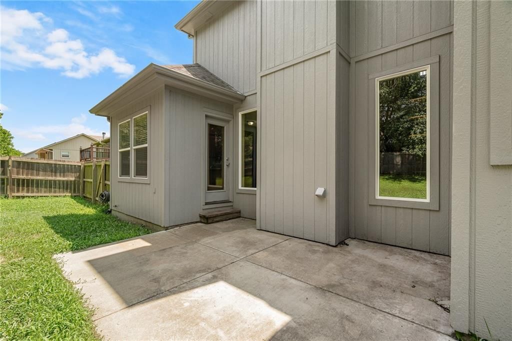 Photo 32 of 41 - 20496 W 220th Terrace