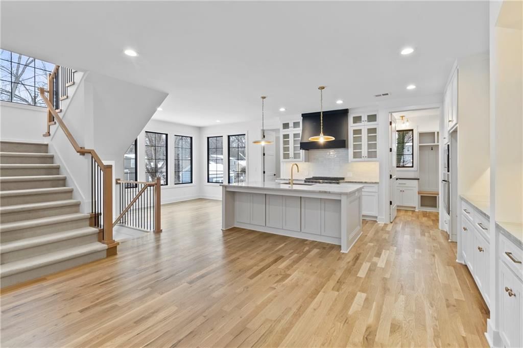 Photo 5 of 47 - 3523 W 74th Street
