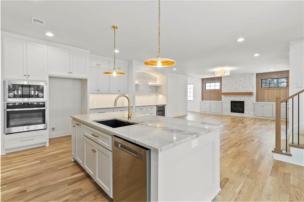Photo 6 of 47 - 3523 W 74th Street
