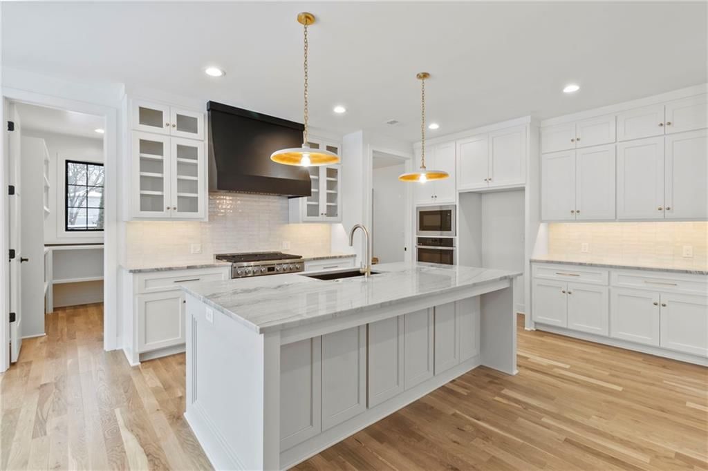 Photo 8 of 47 - 3523 W 74th Street
