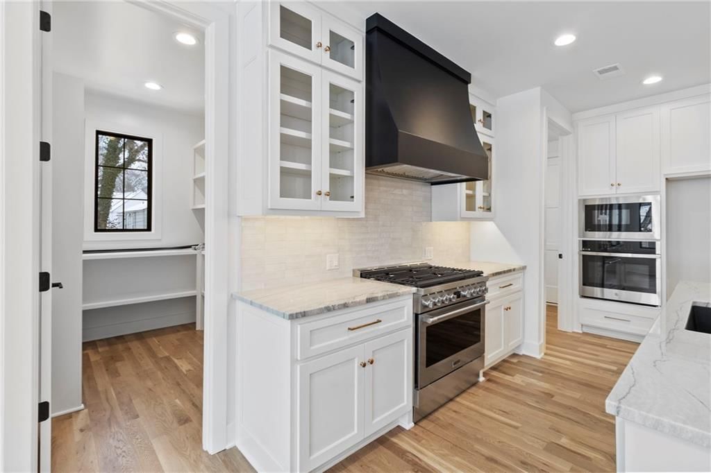 Photo 9 of 47 - 3523 W 74th Street