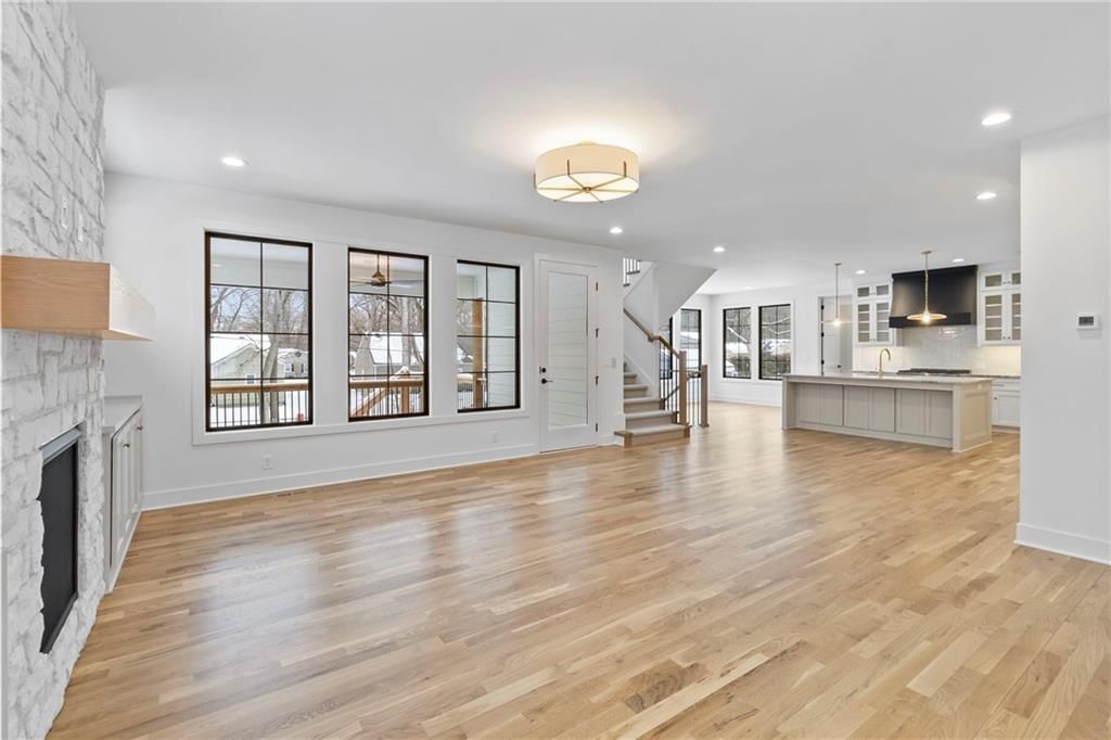 Photo 13 of 47 - 3523 W 74th Street