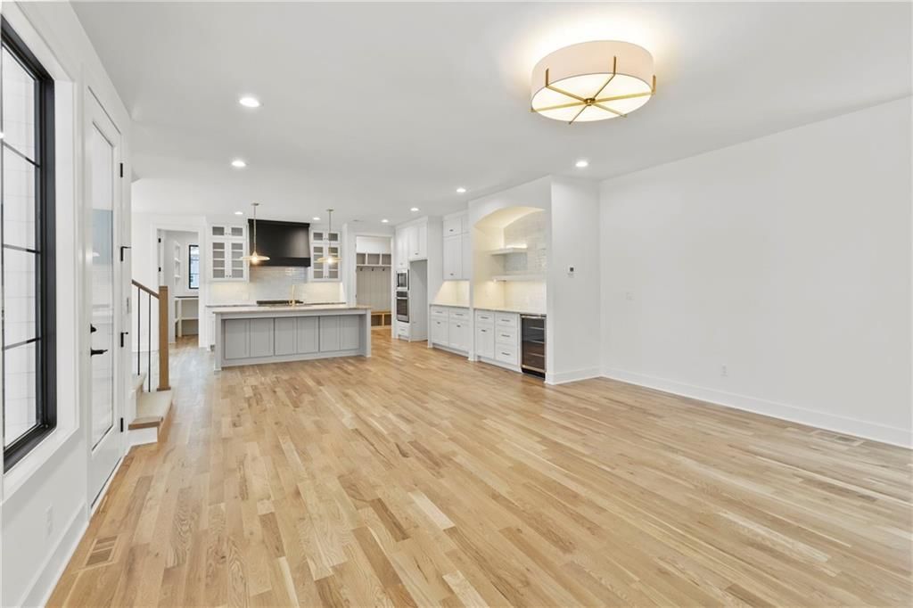 Photo 15 of 47 - 3523 W 74th Street