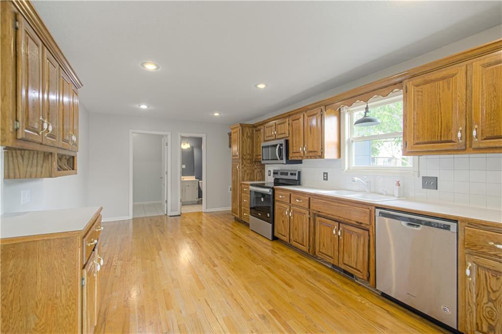 Photo 11 of 41 - 2212 Blue Bell Terrace
