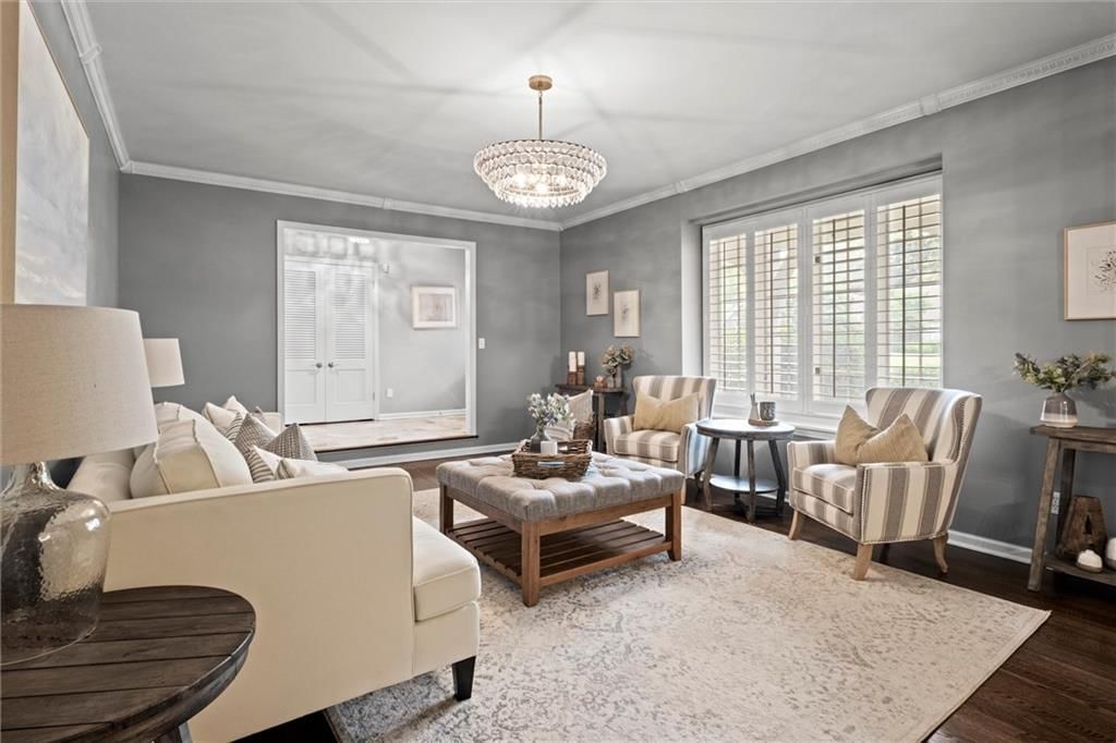 Photo 11 of 52 - 4404 W 93rd Street