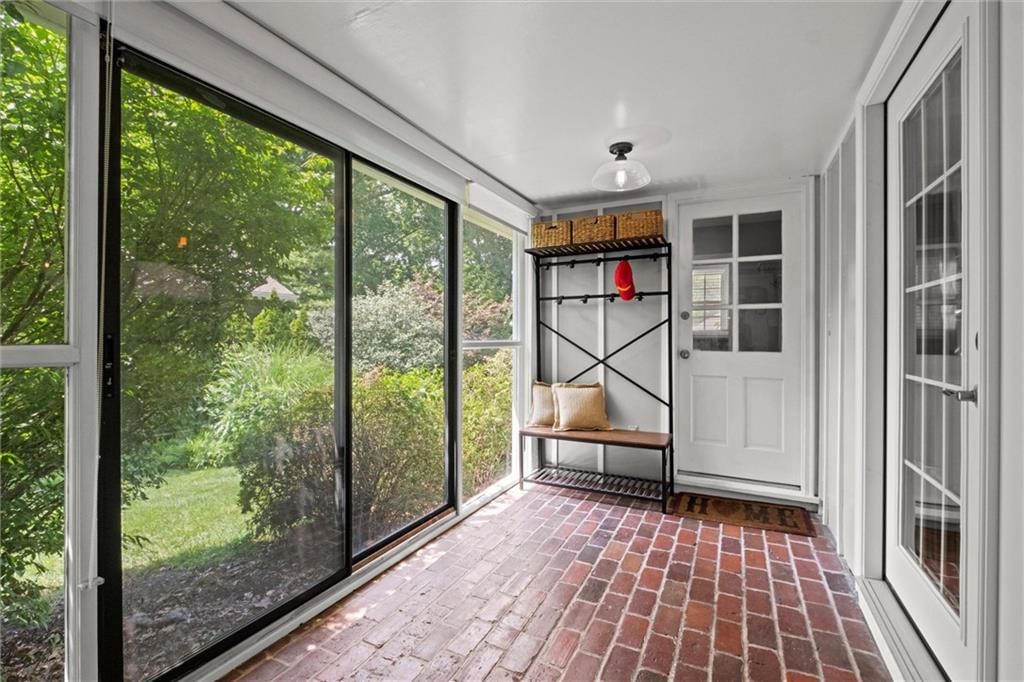 Photo 14 of 52 - 4404 W 93rd Street