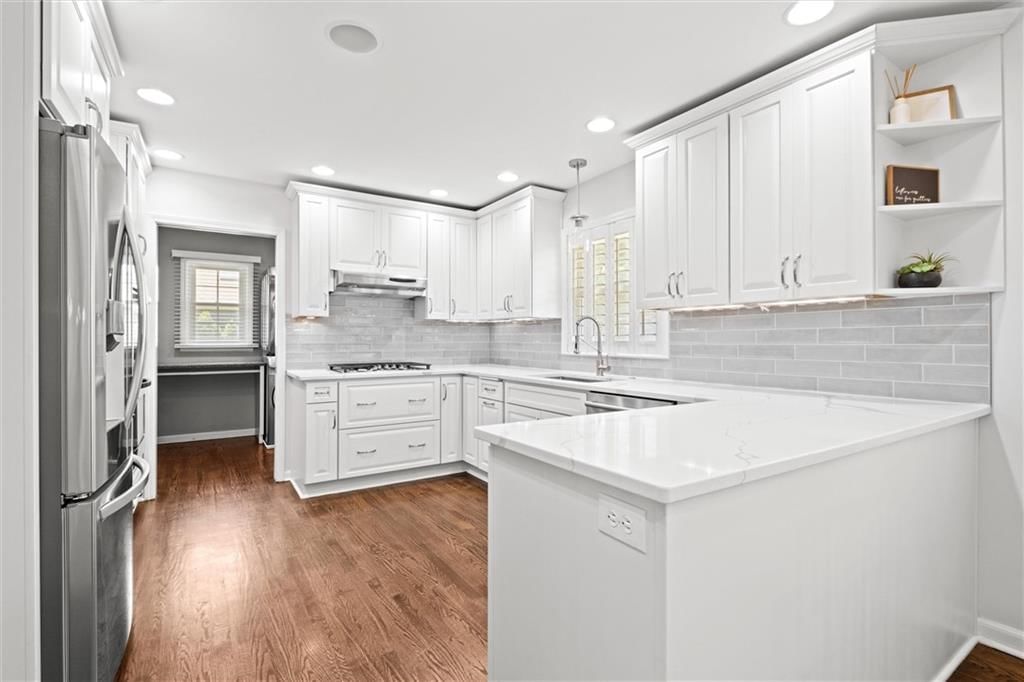Photo 17 of 52 - 4404 W 93rd Street
