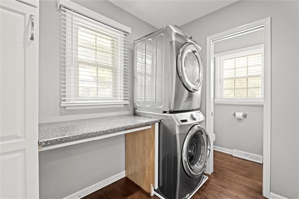 Photo 19 of 52 - 4404 W 93rd Street
