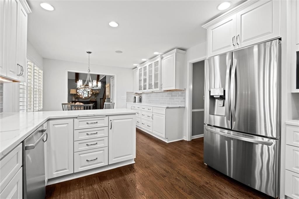 Photo 21 of 52 - 4404 W 93rd Street