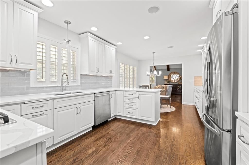 Photo 22 of 52 - 4404 W 93rd Street