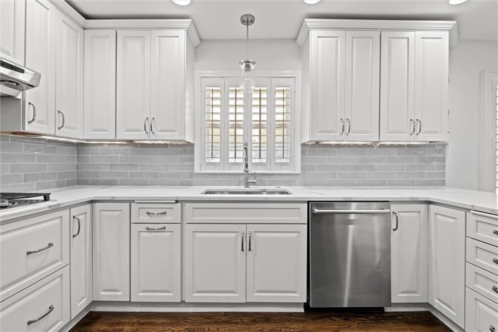 Photo 23 of 52 - 4404 W 93rd Street
