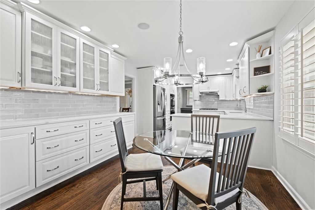 Photo 24 of 52 - 4404 W 93rd Street