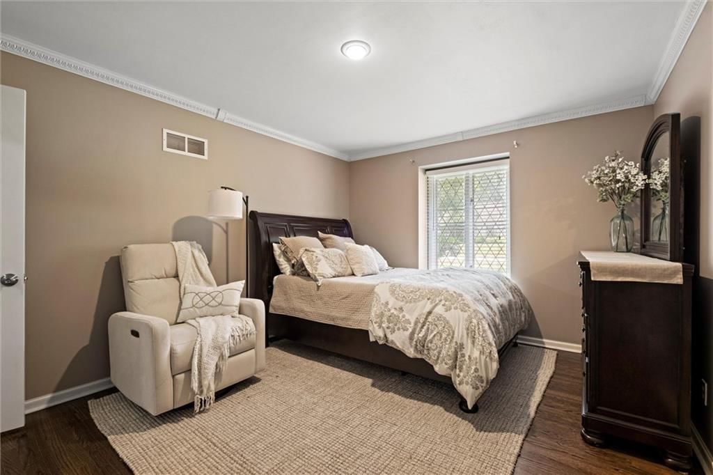 Photo 26 of 52 - 4404 W 93rd Street
