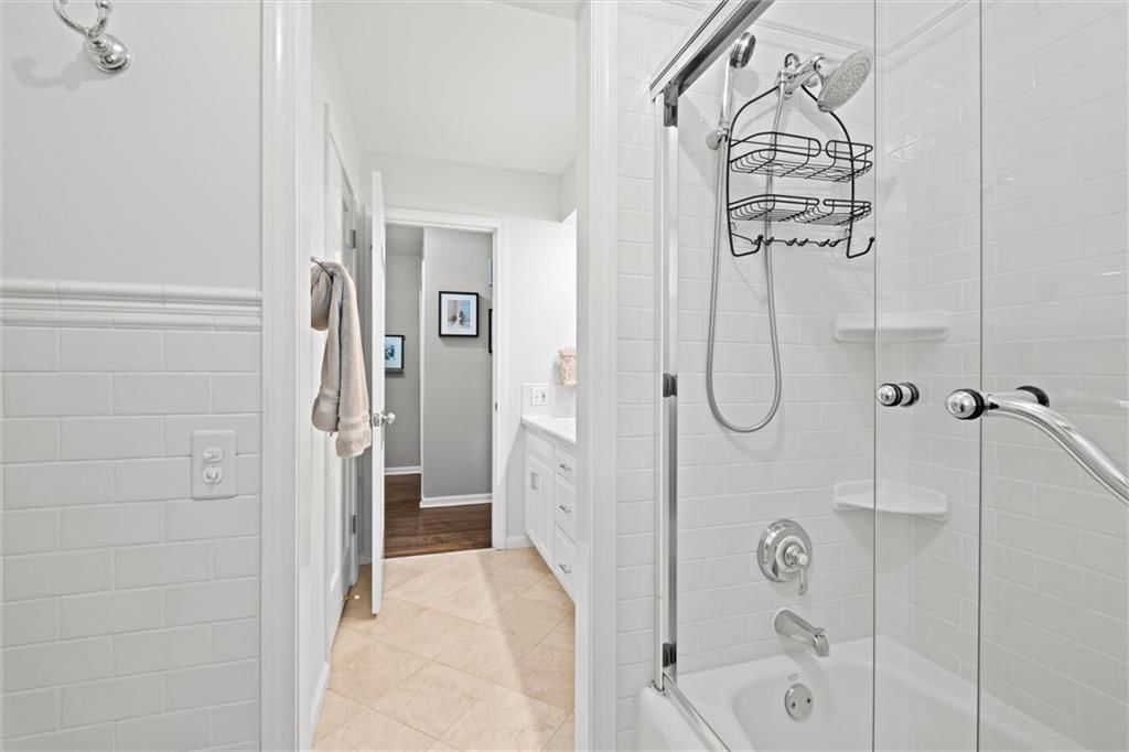 Photo 28 of 52 - 4404 W 93rd Street