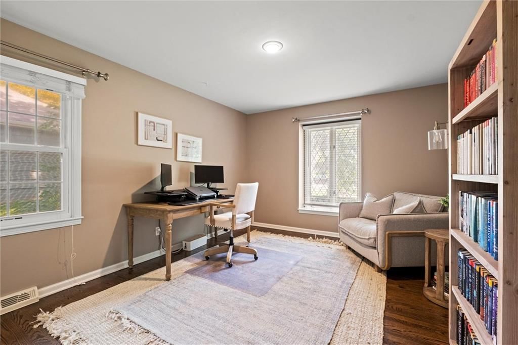 Photo 29 of 52 - 4404 W 93rd Street