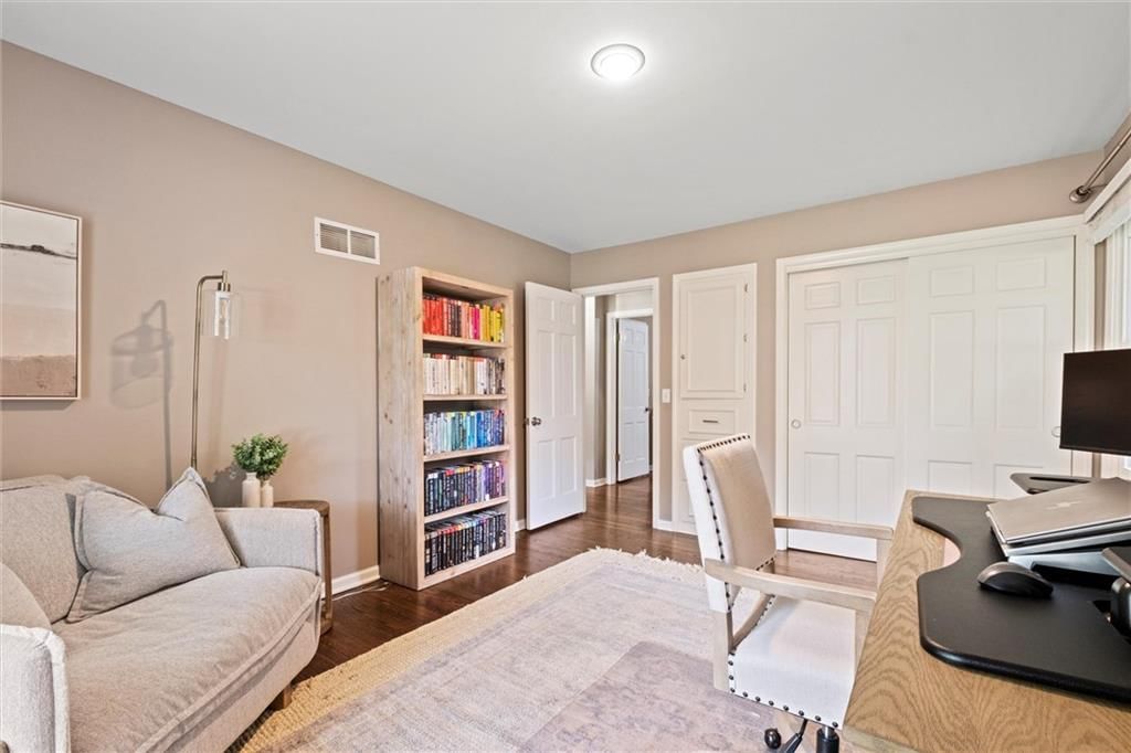 Photo 30 of 52 - 4404 W 93rd Street