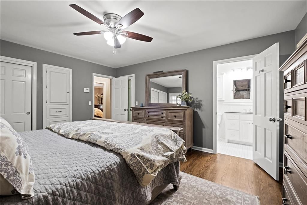 Photo 32 of 52 - 4404 W 93rd Street