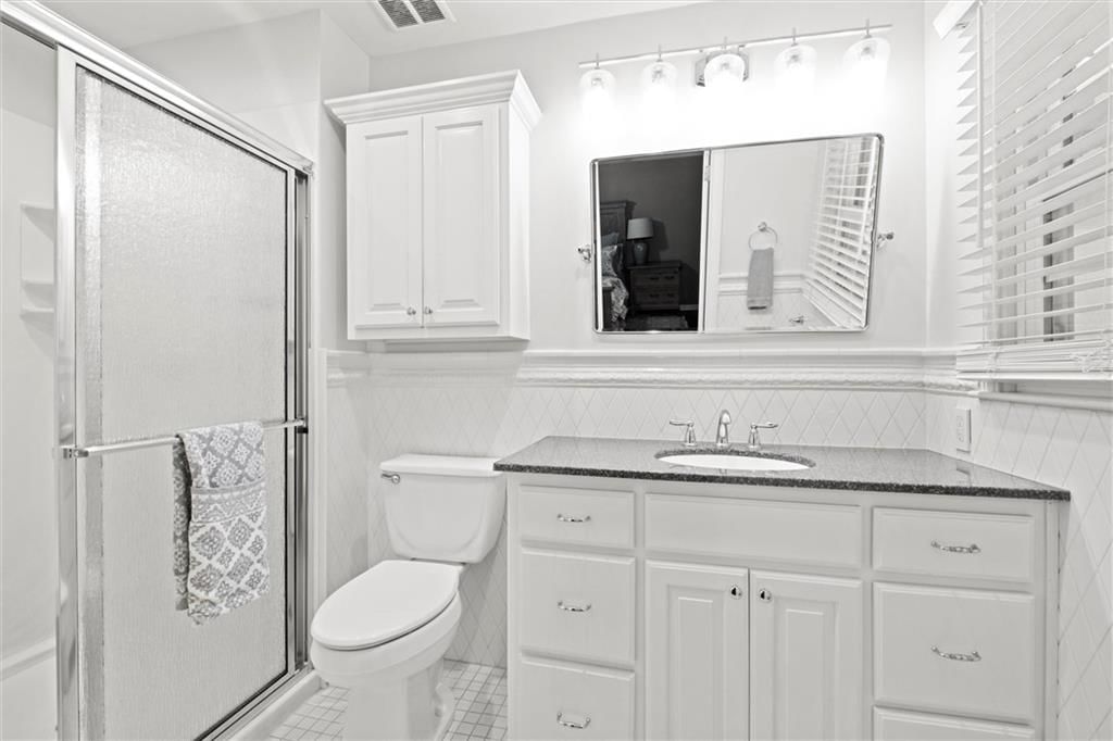 Photo 33 of 52 - 4404 W 93rd Street