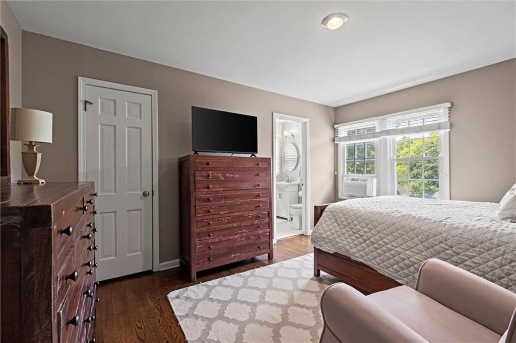 Photo 34 of 52 - 4404 W 93rd Street