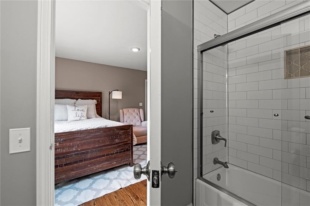 Photo 37 of 52 - 4404 W 93rd Street