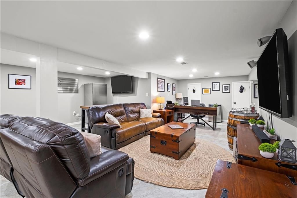 Photo 39 of 52 - 4404 W 93rd Street