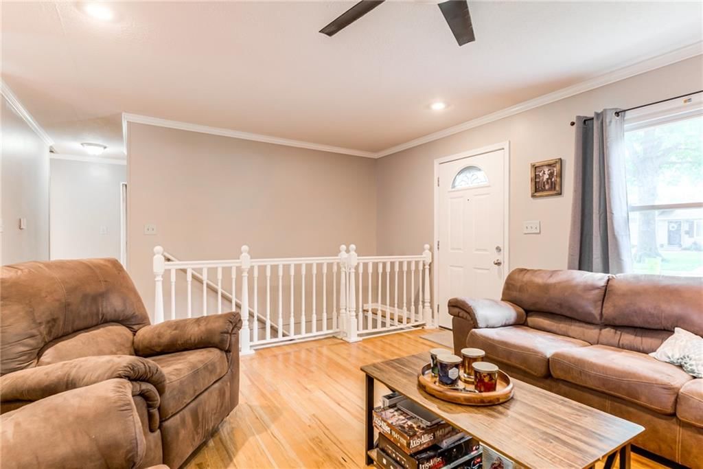 Photo 9 of 37 - 8926 W 101st Street