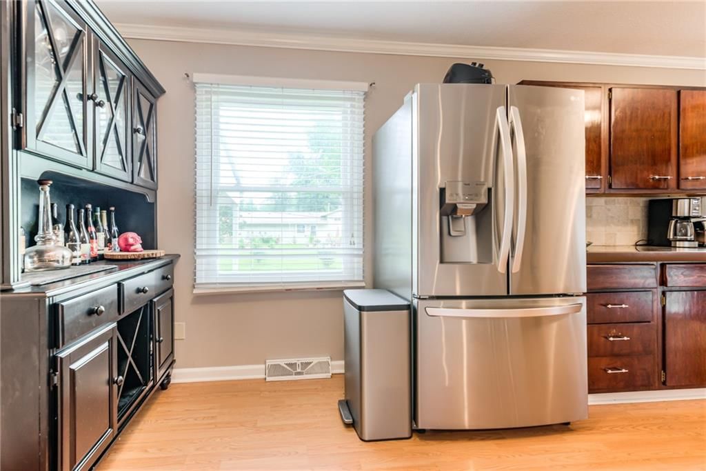Photo 11 of 37 - 8926 W 101st Street