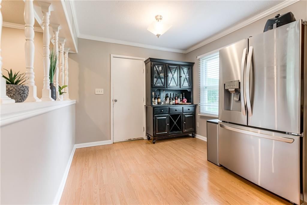Photo 12 of 37 - 8926 W 101st Street