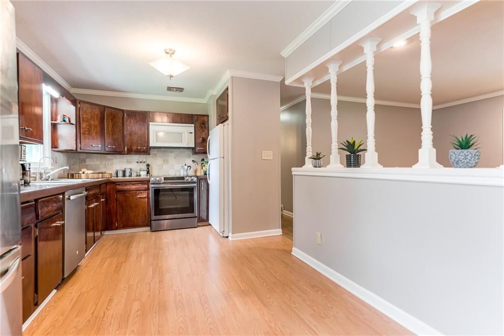 Photo 13 of 37 - 8926 W 101st Street