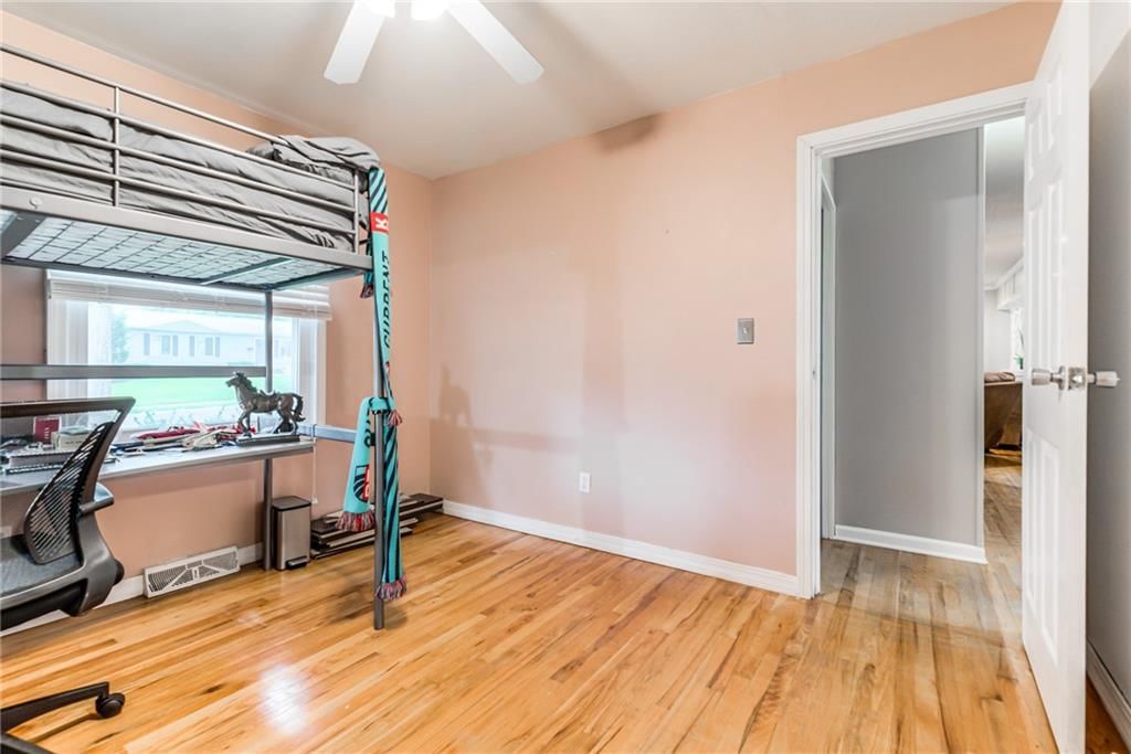 Photo 19 of 37 - 8926 W 101st Street