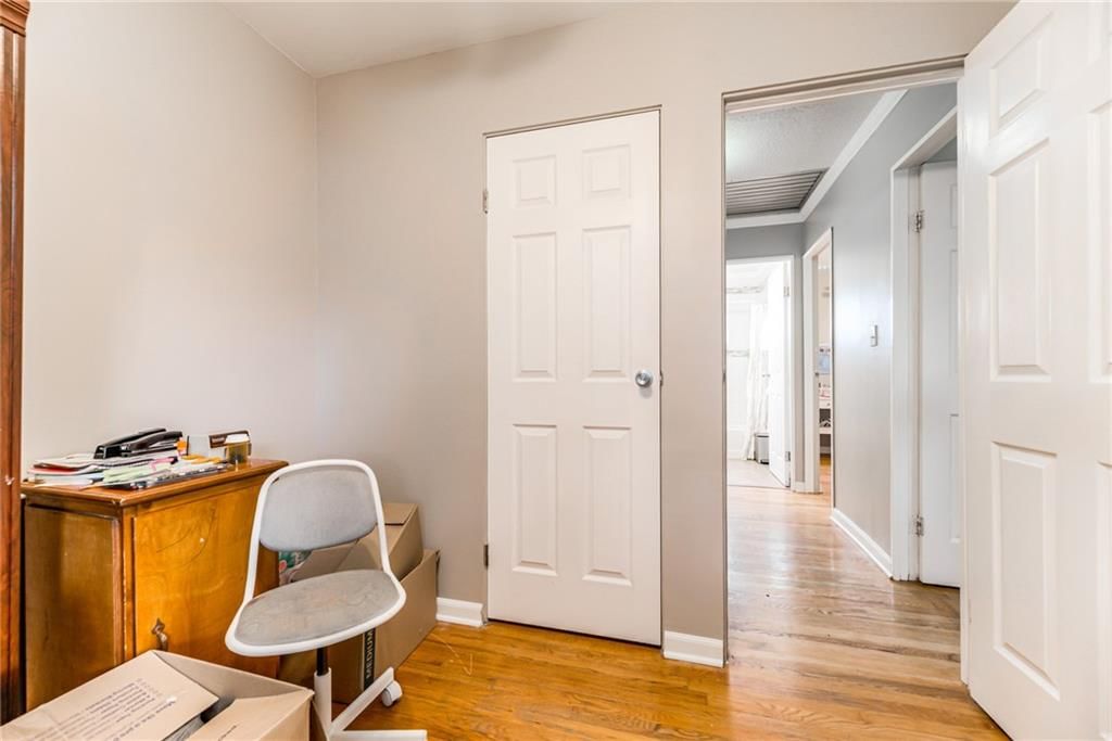 Photo 22 of 37 - 8926 W 101st Street