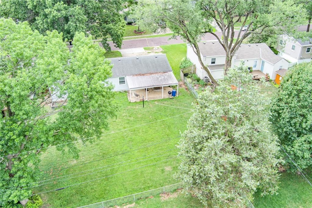 Photo 31 of 37 - 8926 W 101st Street