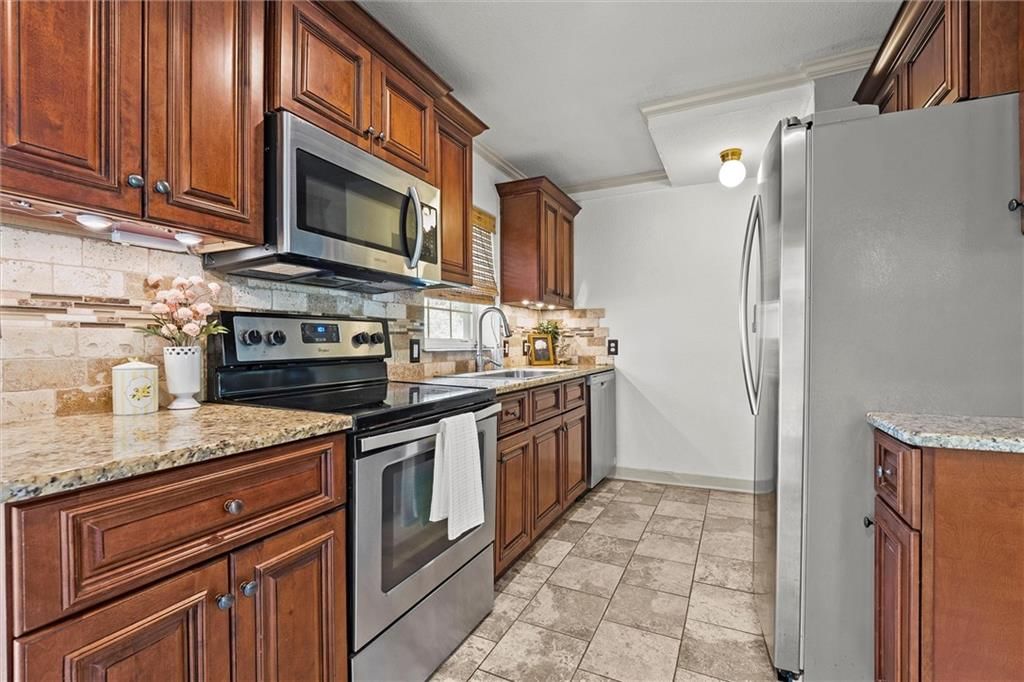 Photo 11 of 30 - 507 NE 44TH Street