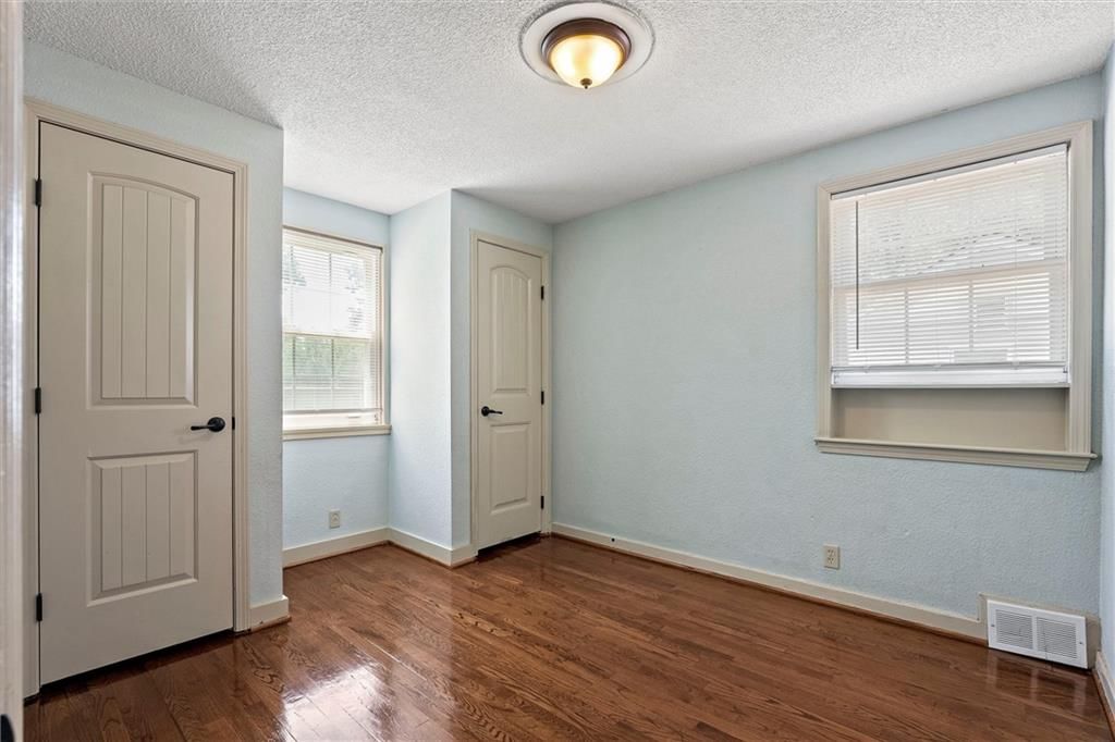 Photo 15 of 30 - 507 NE 44TH Street