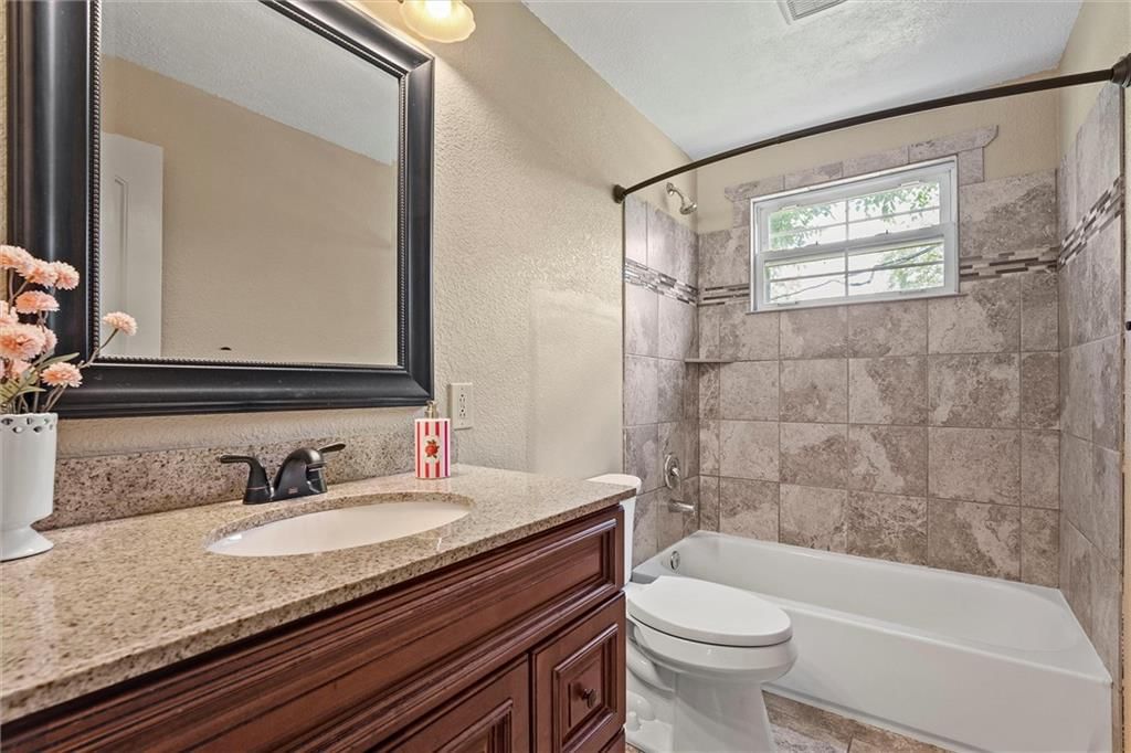 Photo 18 of 30 - 507 NE 44TH Street