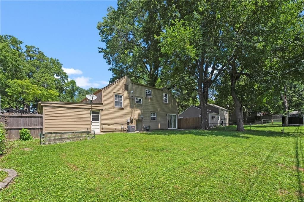 Photo 28 of 30 - 507 NE 44TH Street