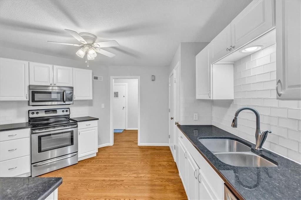 Photo 6 of 34 - 7538 Locust Street
